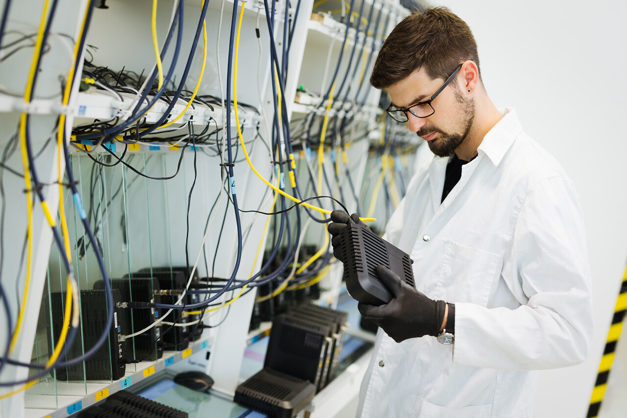 帥氣男人如何憑借網(wǎng)絡(luò)技術(shù)推廣實現(xiàn)事業(yè)騰飛